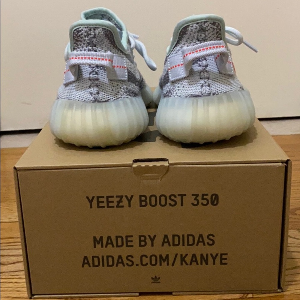 Yeezy Boost 350 V2 - Picture 2 of 4